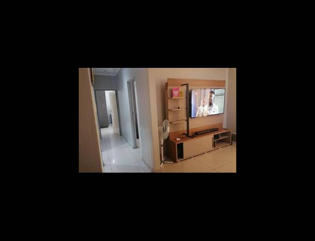 3 BEDROOM HOUSE FOR SALE IN CLAYVILLE